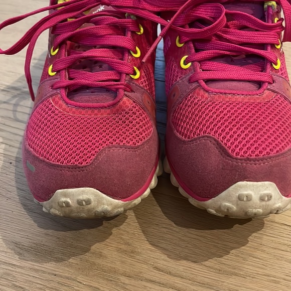 Reebok Pink and yellow running shoe - Picture 6 of 7